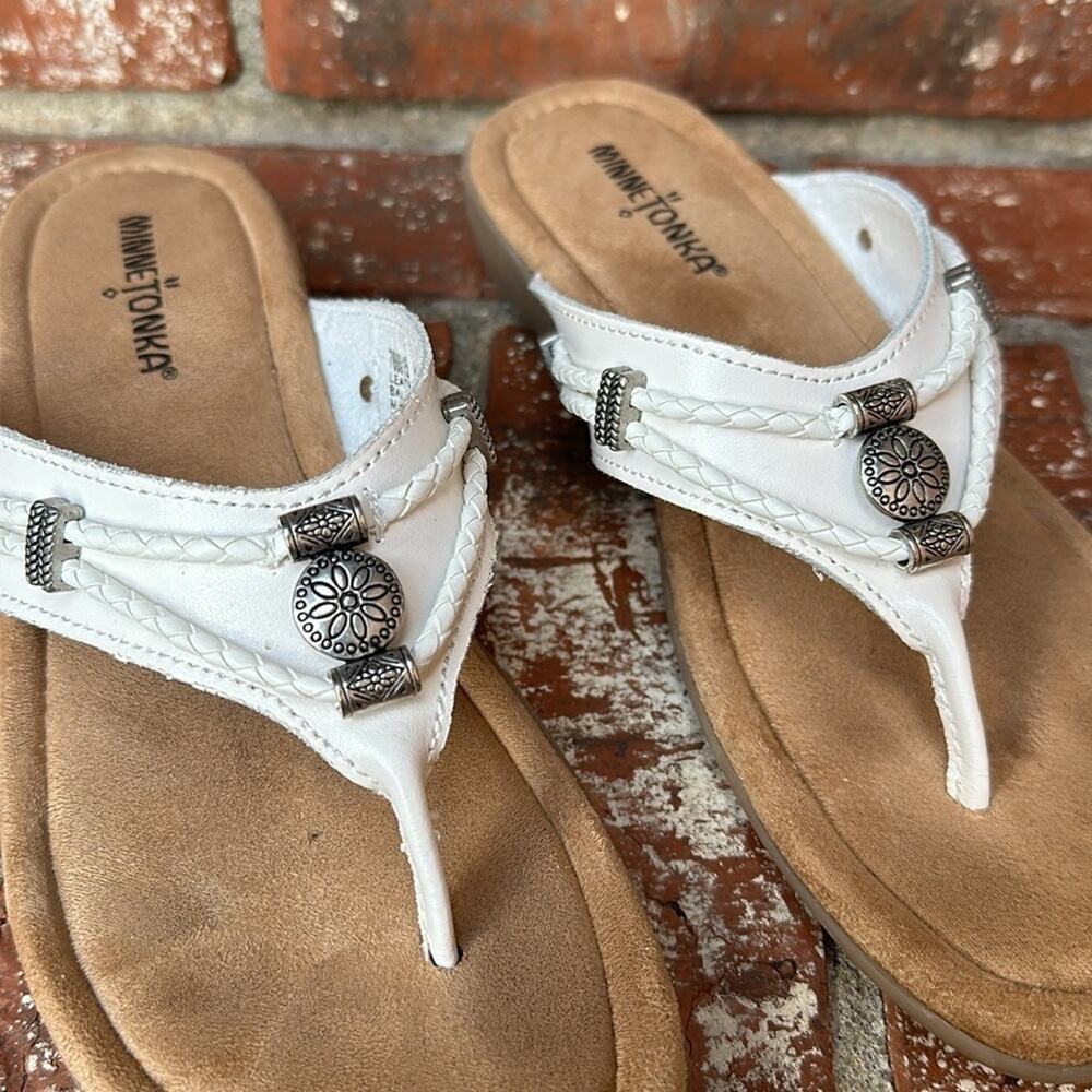 Minnetonka Silverthorne White Leather Women's Thong Sandal Size 9 - Picture 7 of 8